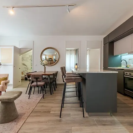 Second Floor アパート カレガド