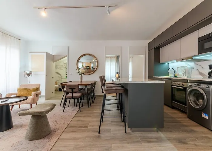 Second Floor Apartment Carregado