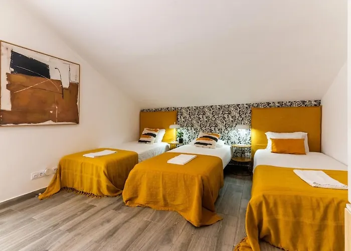 Second Floor Apartment Carregado