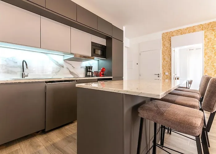 Second Floor * カレガド