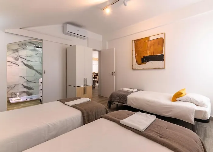 Apartment Second Floor Carregado